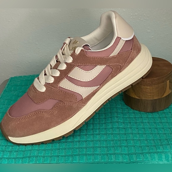 NWT.. WOMENS STEVE MADDEN RETRO RUNNER SNEAKERS - Picture 15 of 15